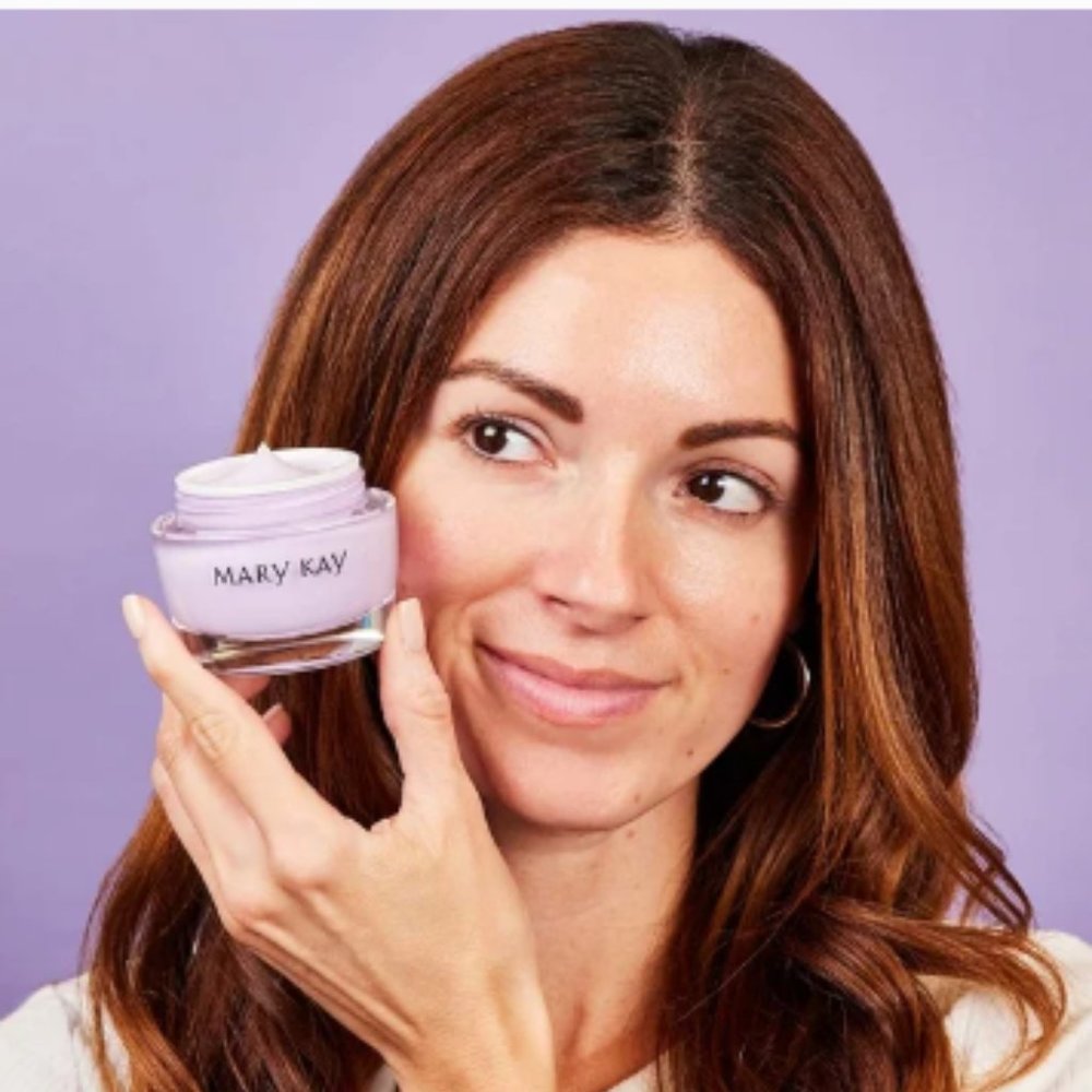 Mary kay Oil Free Hydrating Gel.